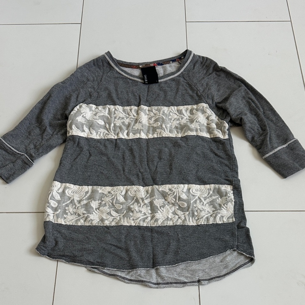 Anthropologie Dolan Gray and White women Shirt Small gray lace